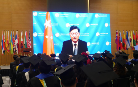 中国驻美大使秦刚向2022届昆山杜克大学毕业典礼视频致辞