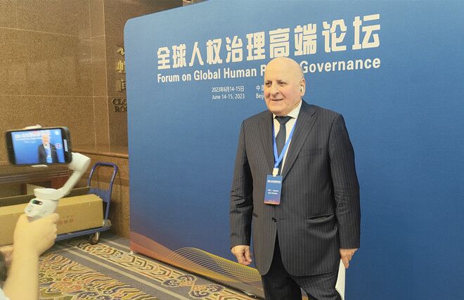 联合国经济、社会及文化权利委员会副主席兼报告员、莫斯科国际关系学院国际法系主任阿斯兰·阿巴希泽接受人民网记者采访。图片来源:视频截图