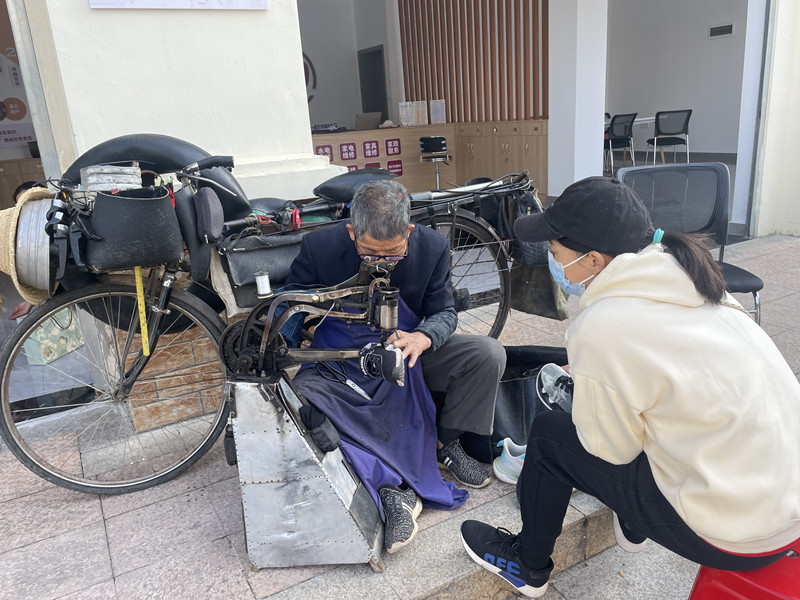 “小修小补”为居民服务。