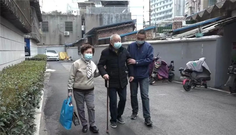 江汉北路社区“刘可军”的哥志愿服务队