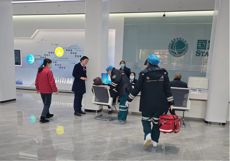 六旬老人突发晕厥。