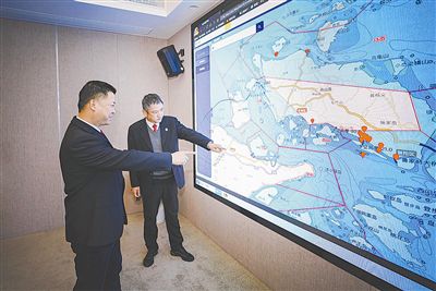 图③:法官为涉案船舶寻找安全的锚泊地点。