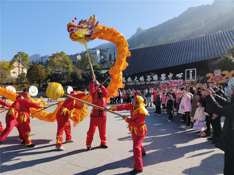 “板凳龙”表演