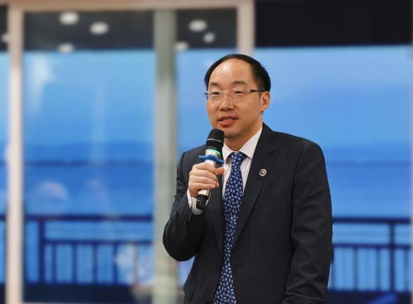 于运全致答谢辞。当代中国与世界研究院供图