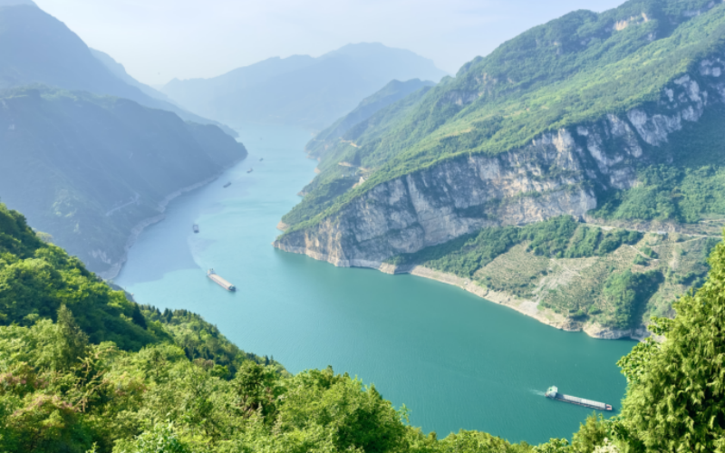 中行三峡分行为长江沿岸城市水环境综合治理项目积极提供信贷支持，绿色金融守护“一江碧水”。