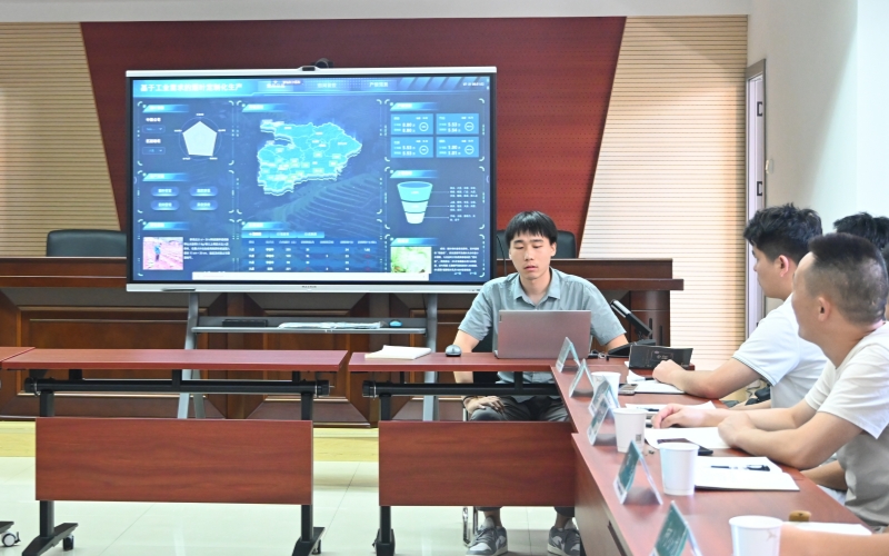 “基于工业需求的烟叶定制化生产”项目研讨现场。翟雨霏摄