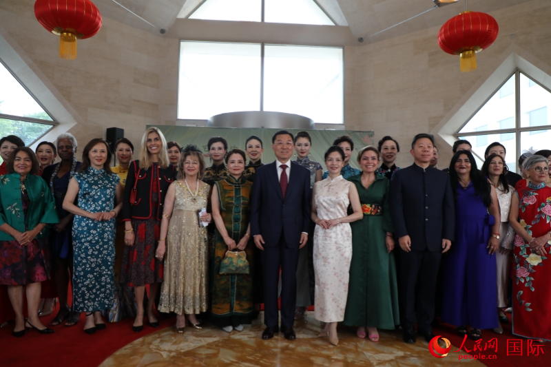 1、9月5日,“锦绣流光·艺韵江苏”中国时尚与艺术体验活动在中国驻美国大使馆举行。 人民网记者 李志伟摄