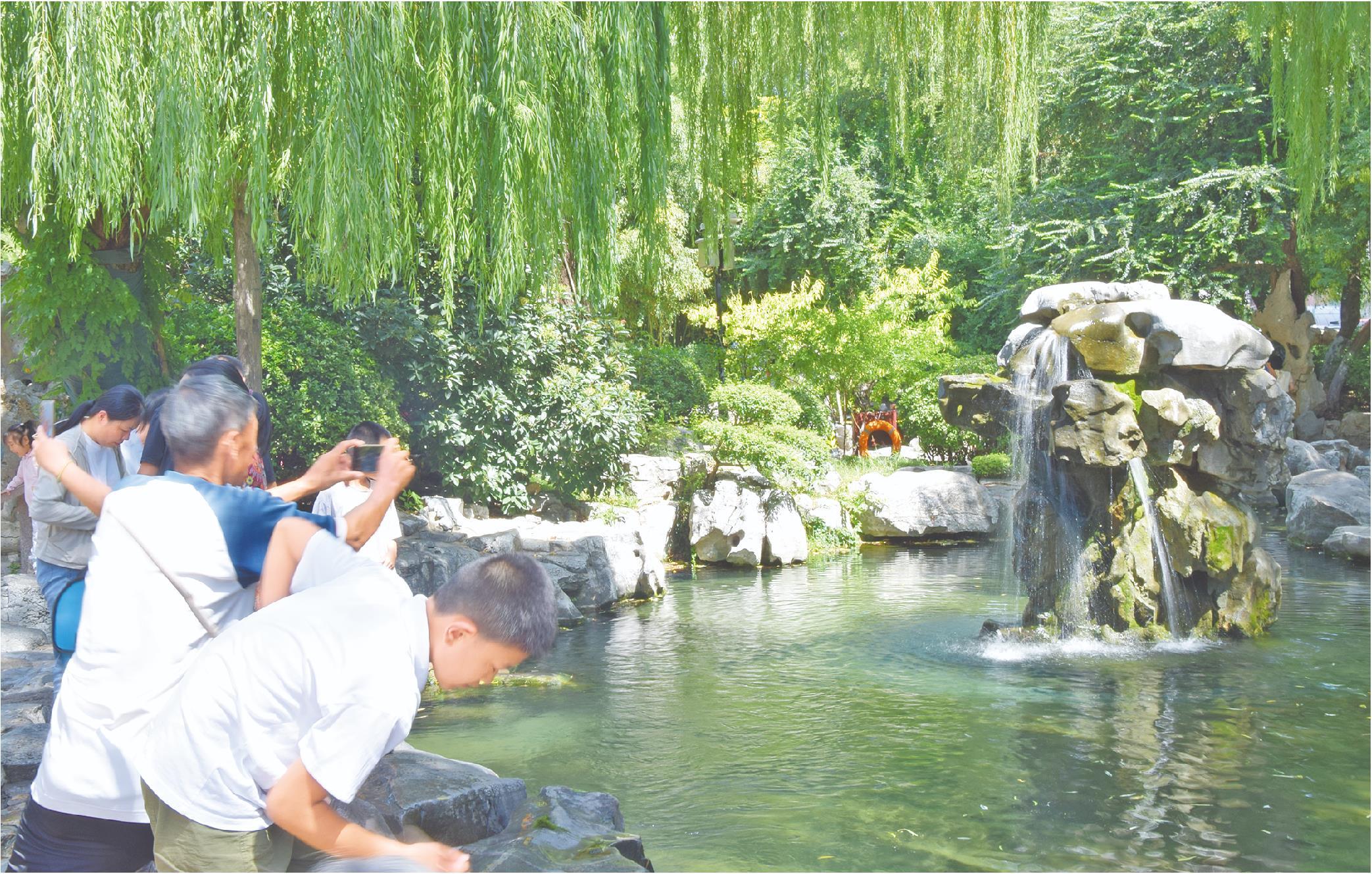 “月牙飞瀑”景观再现