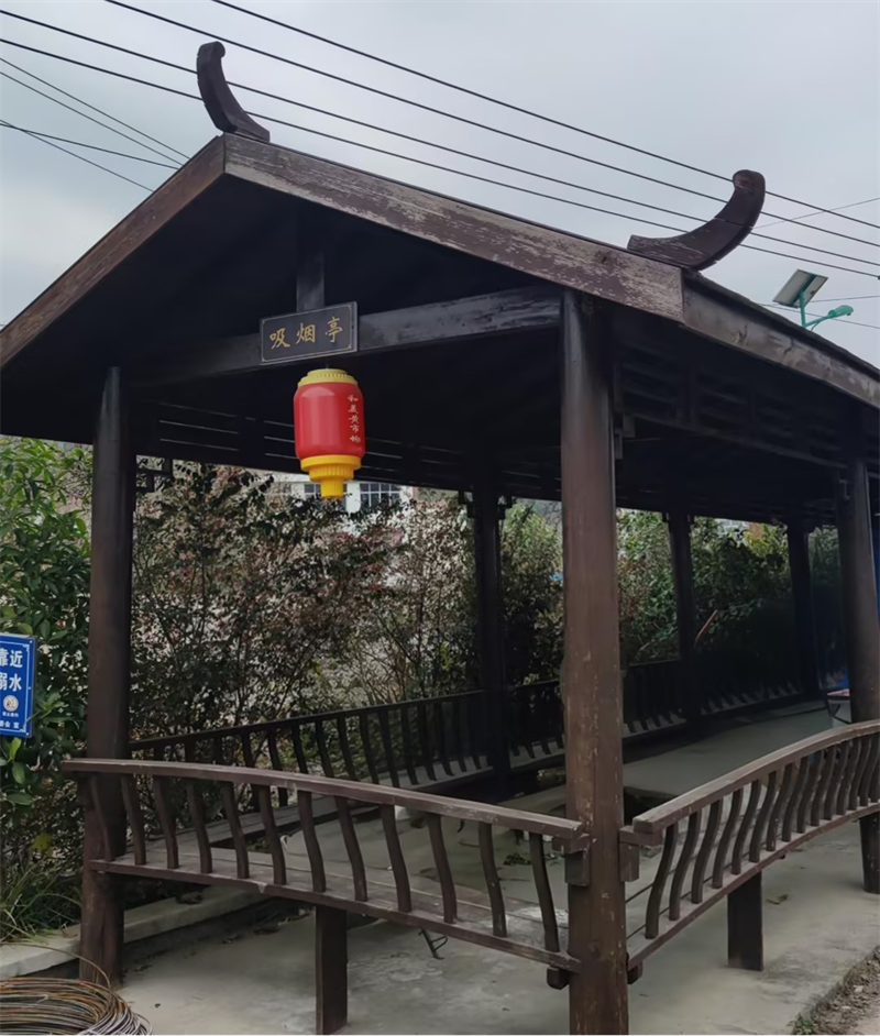 烟草知音志愿服务队帮助改造店铺