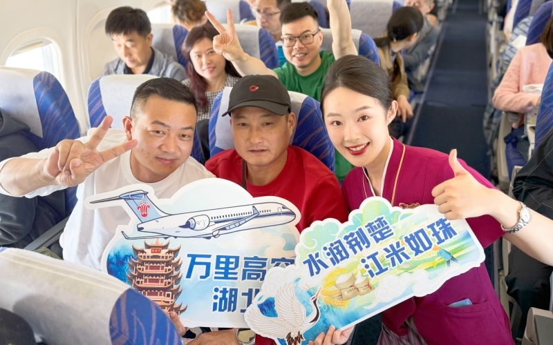 “湖北心意”主题航班传递丰收喜悦。