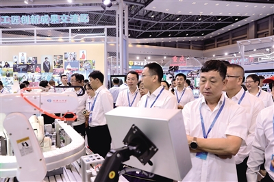 北疆工匠培育对象参观学习。