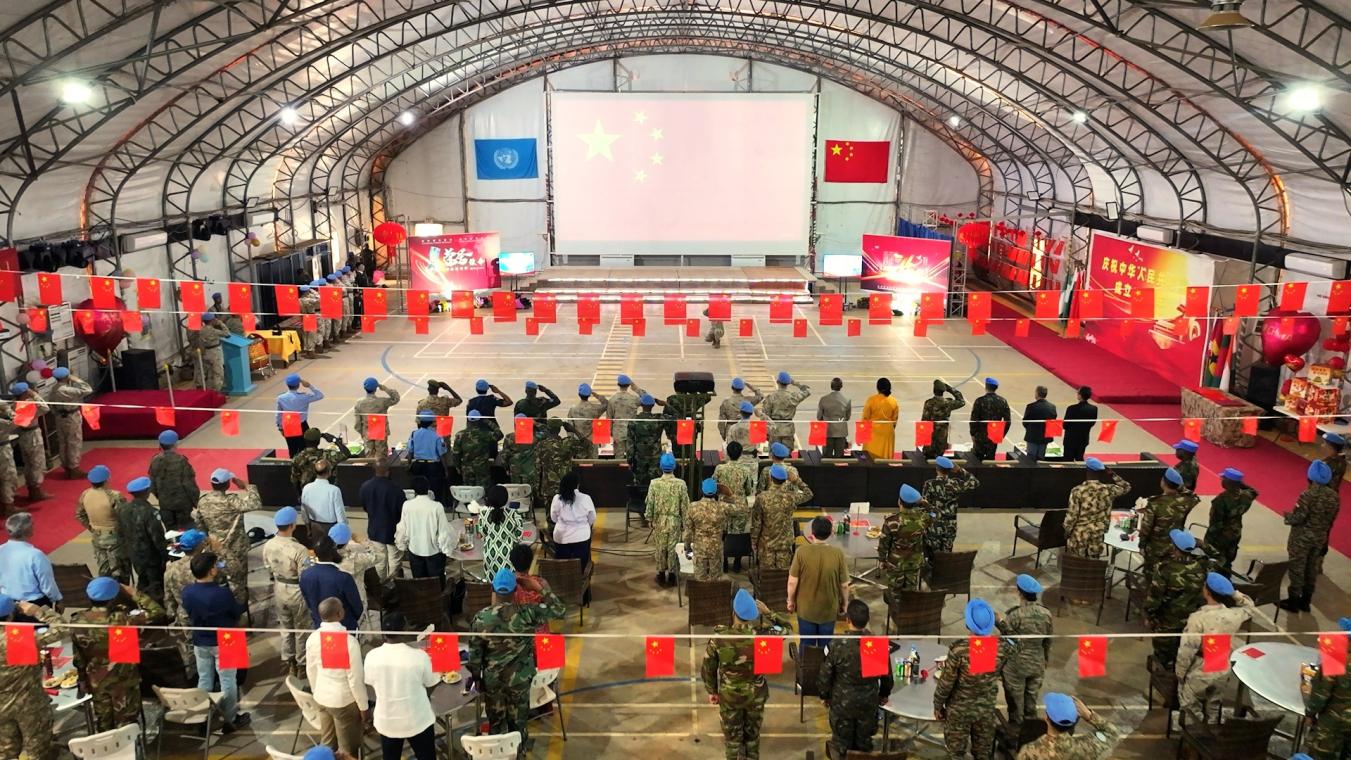 当地时间10月1日，联合国“和平勋章”授勋仪式在阿卜耶伊超级营地举行。王景明 摄