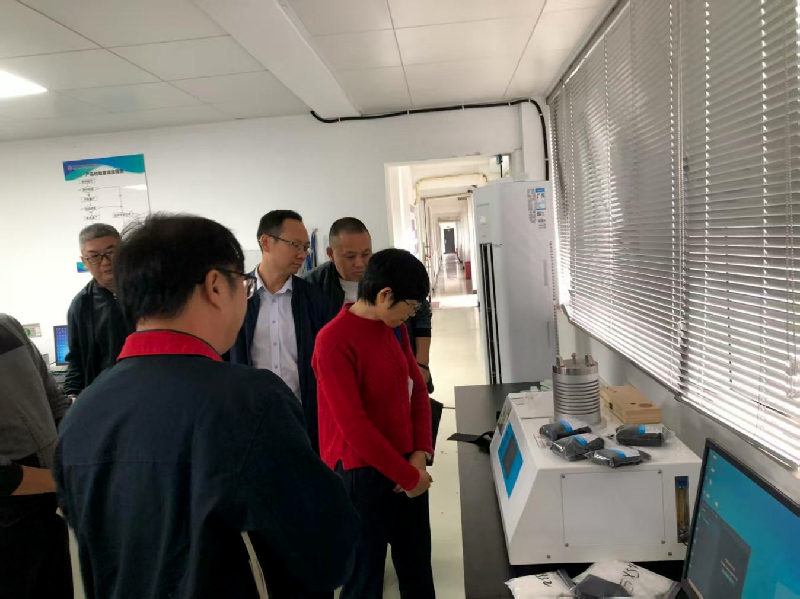 省纤检局荆门分局正在企业走访调研。