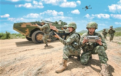 “平型关大战突击连”正在进行战术训练。戴胜丰摄