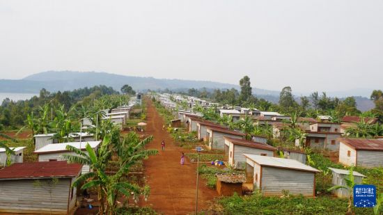 　　这是10月1日拍摄的刚果（金）东部南基伍省卡莱亥地区的雨灾安置房。新华社发