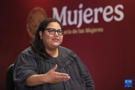 10月3日,在墨西哥首都墨西哥城,墨西哥妇女部长西特拉莉·埃尔南德斯·莫拉接受新华社记者专访。新华社发(丹尼尔·奥古斯托摄)