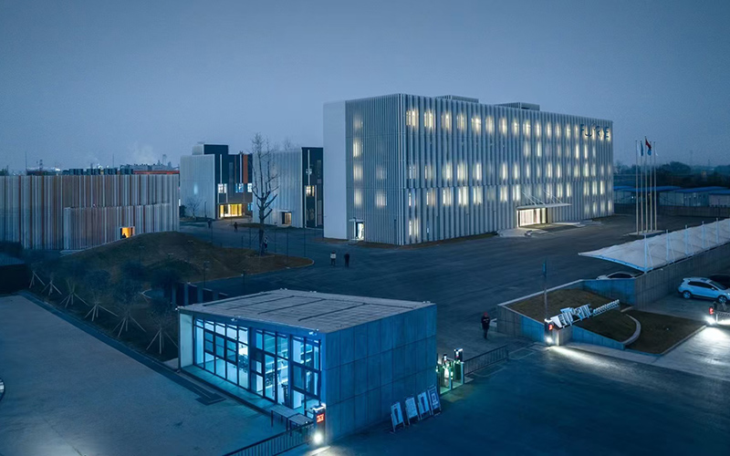 全球最大的PVDF 生产基地和华中地区最大的锂电池材料产业基地-孚诺林,正在加紧生产,满负荷运行。潜江市委宣传部供图