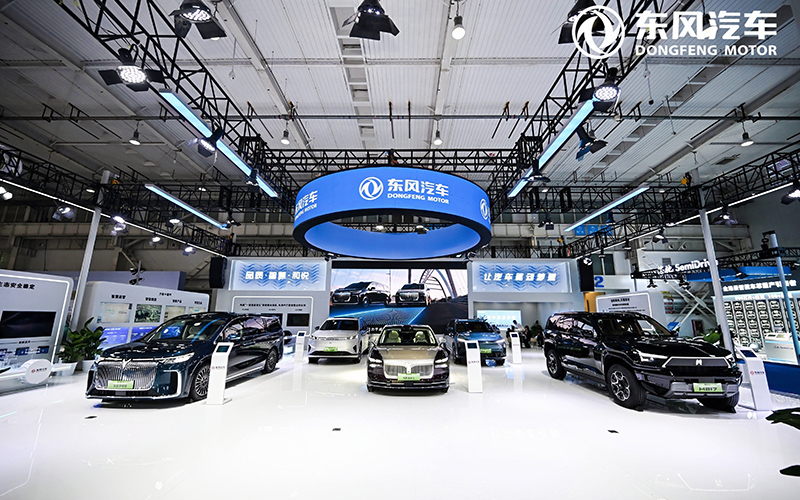 东风汽车多款新能源汽车产品亮相2025世界智能网联汽车大会。