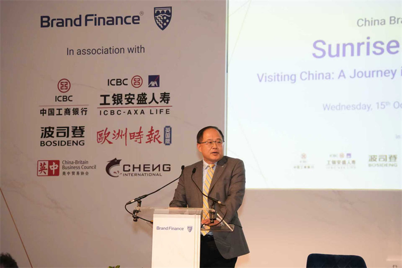 中国驻伦敦旅游办事处主任张力发表主题演讲。主办方供图