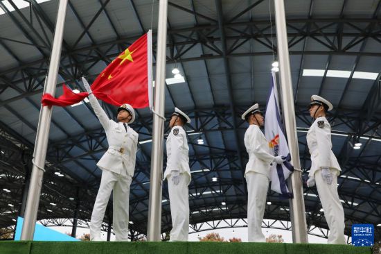 10月19日，开幕式上升中国国旗。新华社记者 黎云 摄