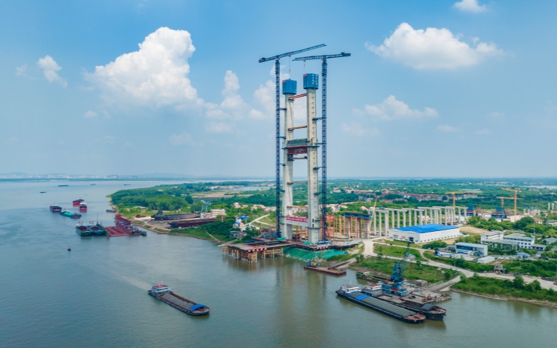 建设中的双柳长江大桥。杨鑫摄