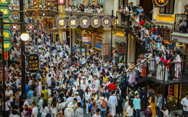 宜昌鲟龙湾三峡千古情景区,景区场场爆满的实景演出成为”流量担当“ 。吴迪摄
