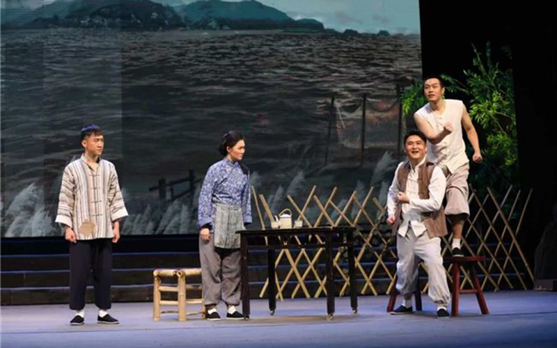 《长江边的婚礼》剧照。