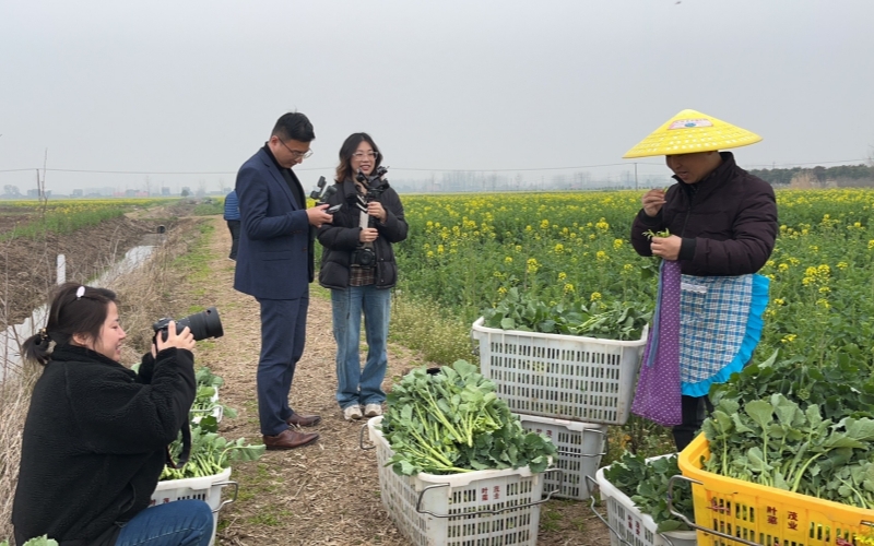 荆州市局（公司）党员在进行视频拍摄。