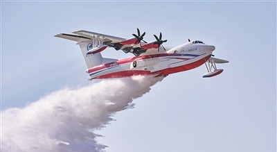 大型水陆两栖飞机AG600飞行表演。