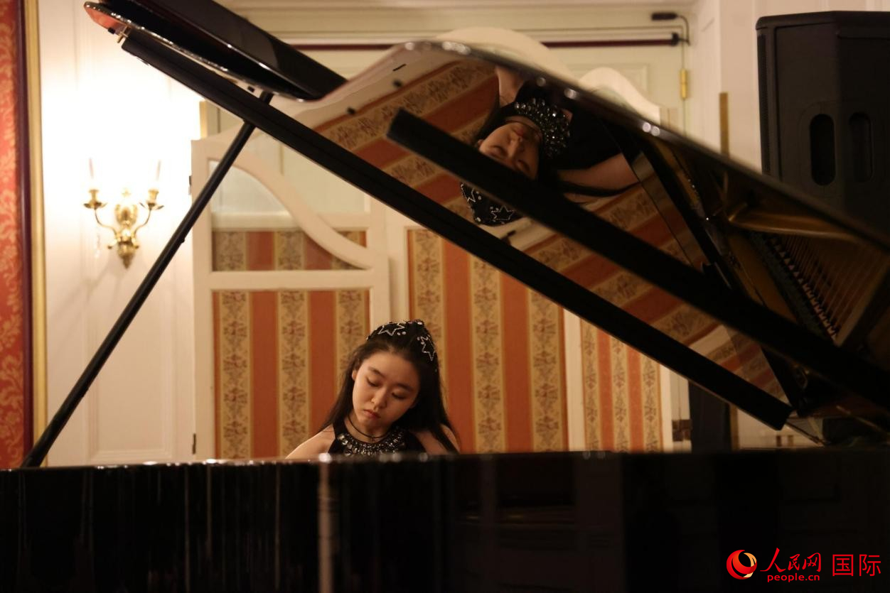 第十九届肖邦国际钢琴比赛第四名吕天瑶演奏现场。人民网记者 禹丽敏摄