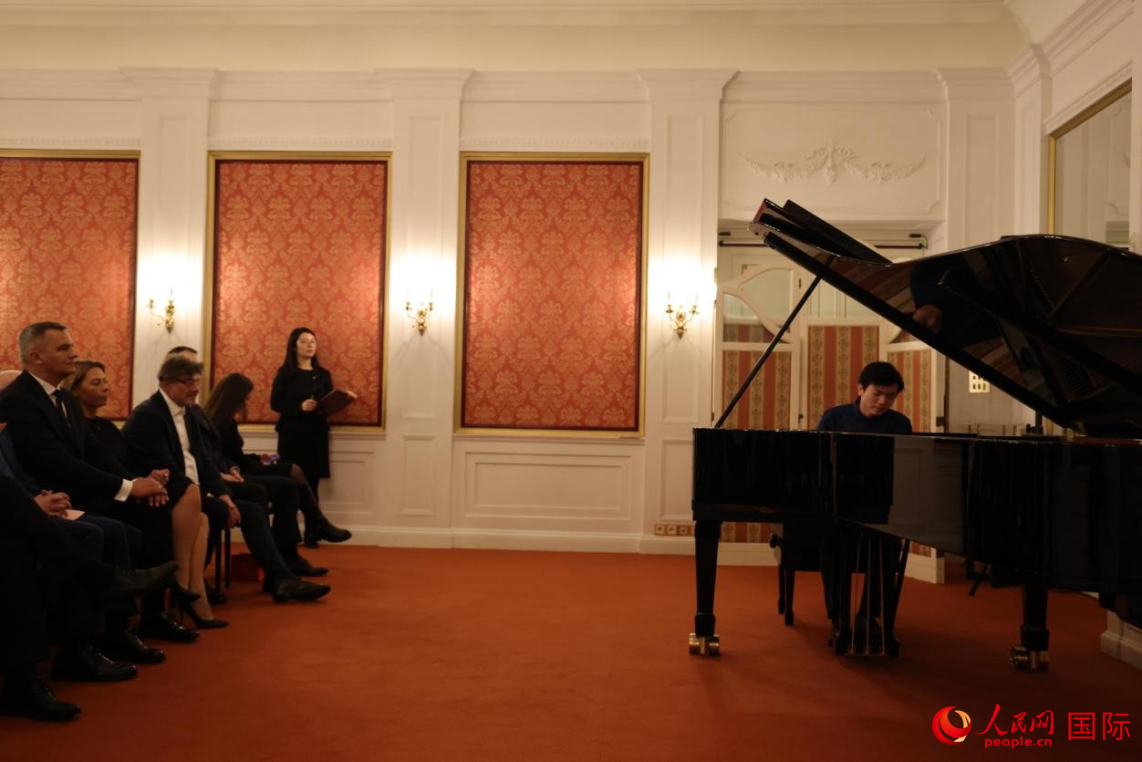 中国青年钢琴家吴一凡演奏现场。人民网记者 禹丽敏摄