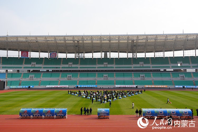 蒙超决赛文艺演出彩排现场。实习生 牛佳摄