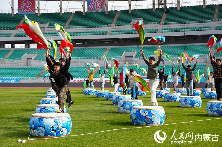 蒙超决赛文艺演出彩排现场。实习生 牛佳摄