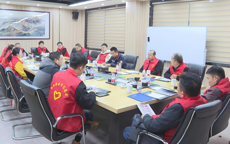 服务团队在开会。