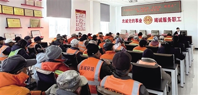 锡林郭勒盟正蓝旗总工会开展“感党恩、听党话、跟党走”群众教育主题宣讲。