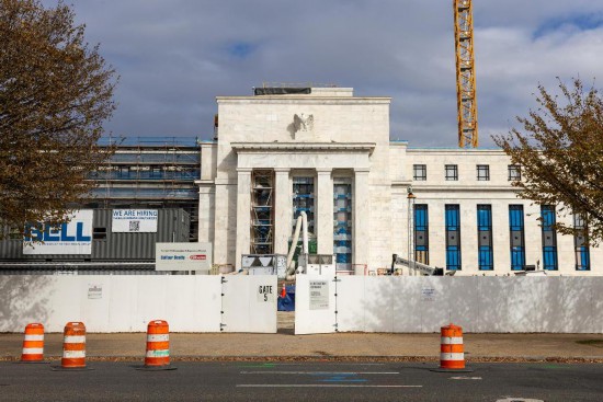 这是10月29日在美国首都华盛顿拍摄的美国联邦储备委员会大楼外景。新华社记者胡友松摄