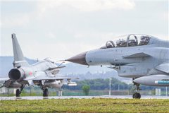 空军某部开展飞行训练