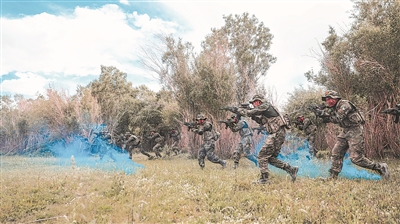 该中队组织训练(资料照片)。陈力宁摄