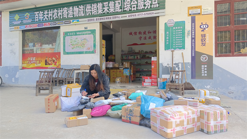 客户整理到货快递。