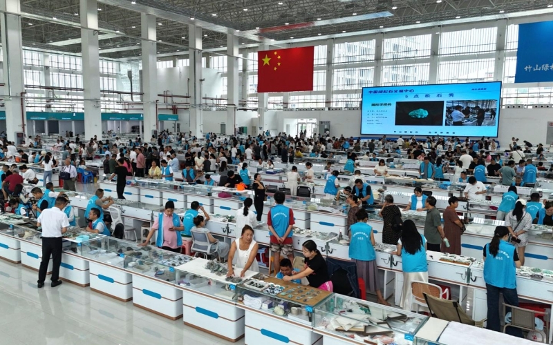 竹山国际珠宝交易中心。