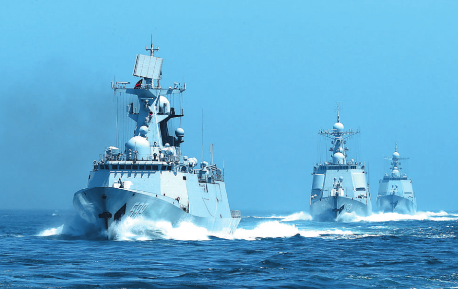 海军某部组织编队训练。韦陈平摄